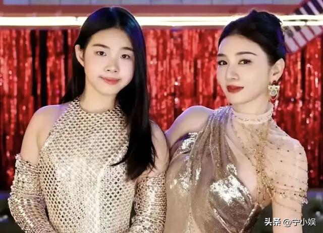 霍思燕点名炮轰，前夫骂她淫猫：女儿出言不屑，撕碎黄奕的体面