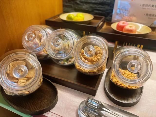 花1000块睡机场，是智商税还是人间值得？