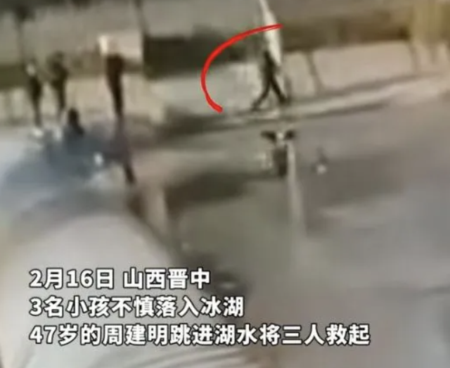山西1男子跳河救人，妻子急得大骂，男子：一命换三命，值了！