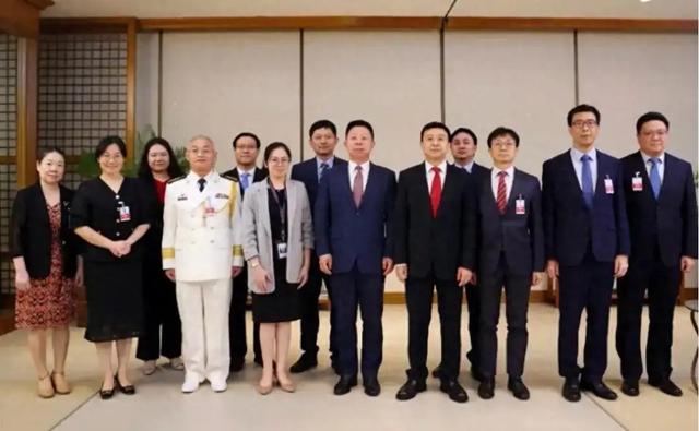 面临下台的马科斯，与中国联手干了件大事，罕见对中方说出了期待