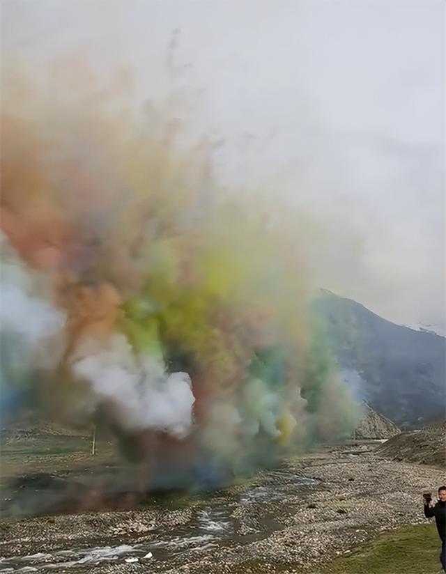 喜马拉雅“炸山秀”引争议，艺术与生态的博弈，该如何保持平衡？