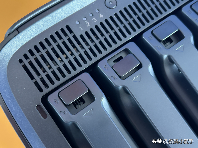 极空间Z425首发评测：顶级配置，性能炸裂，面向未来的AI NAS旗舰