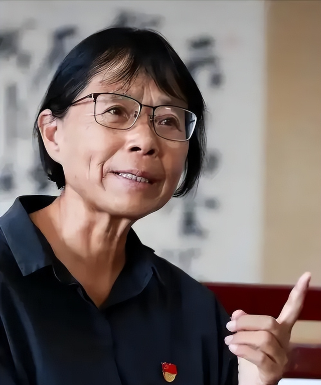 陕西女老师事件不断发酵，知情人爆料：吸烟穿吊带，疑有多位男友