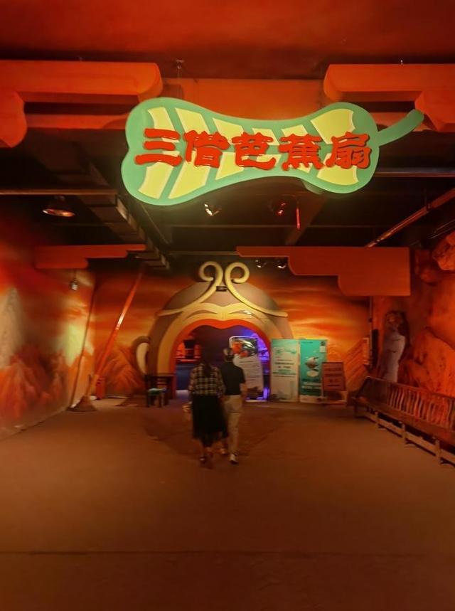 游新疆中国热极火焰山