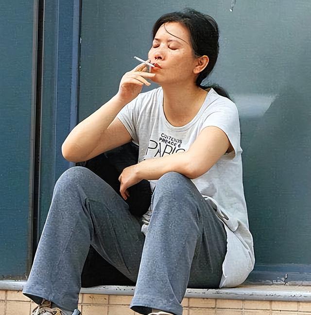 “知情人”曝蓝洁瑛被大佬性侵细节，现场多人围观，无人出手制止