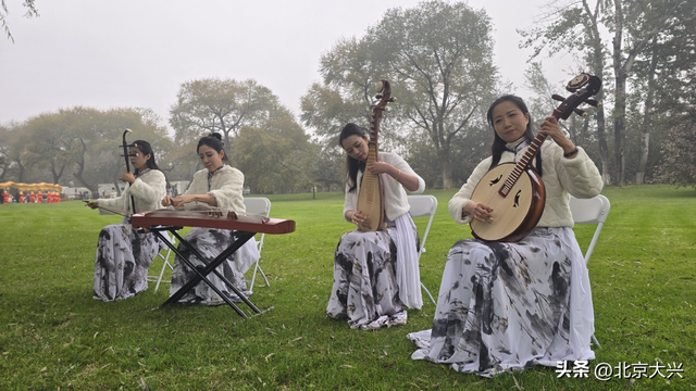 安定镇御林古桑园里的重阳盛会：舞龙、义诊、听大戏 暖了老街坊的心