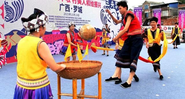 仫佬族最盛大的节日！广西罗城邀你这个周末来过依饭节咯~