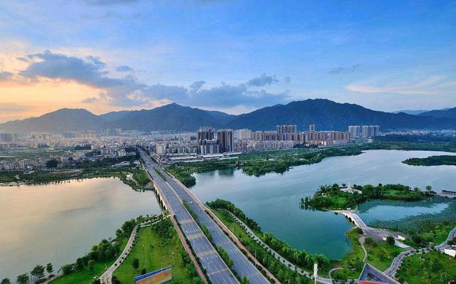 广东“巨无霸”地级市，面积比广州、湛江都大，人口不到深圳13