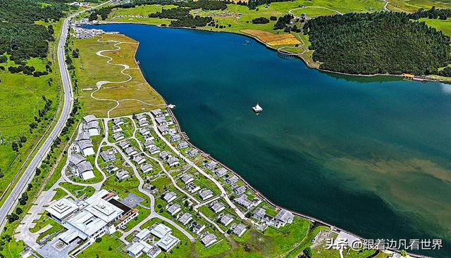 《八进西藏》空中俯瞰林海牧歌里，藏着鲁朗的宁静