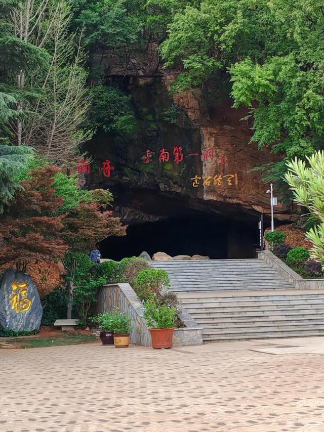 我国有甘孜藏族自治州、恩施土家族苗族自治州等30个自治州