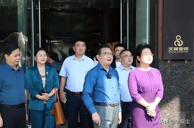 年入20亿的理发店有多野？老板被吹“开天眼”，却靠办卡坑哭老人