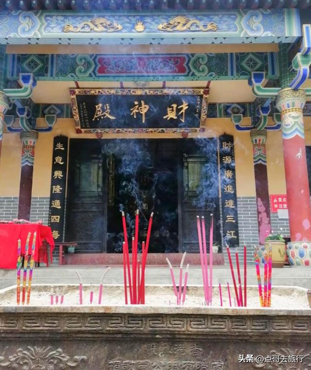 彭州人私藏的精品徒步路线，没有拥挤的人潮，可以吃斋饭！