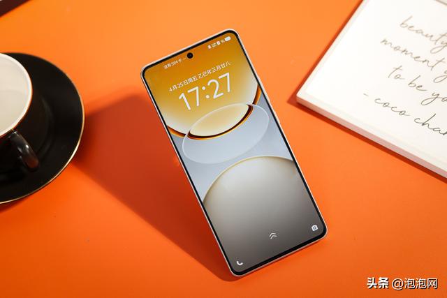 7620mAh超大电池也有超薄设计 vivo Y300 GT外观图赏
