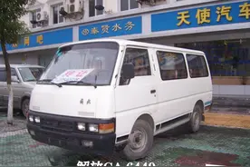 它是解放CA6440的原型车，80年代最豪华日产车型，舒适又好看图片