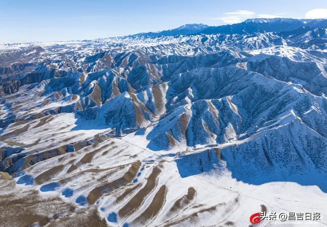 雪落肯斯瓦特！玛纳斯这片“水墨秘境”美到窒息