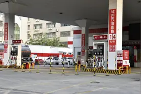 为什么加油站一星期就有两天搞优惠？老员工说漏嘴，原因非常简单图片