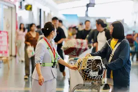 机场安全员提醒：这些东西是可以带上飞机，可别不懂白白扔掉了图片