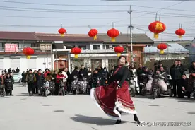 闻喜县桐城镇西官庄村舞蹈队“舞”出农民“精气神”图片