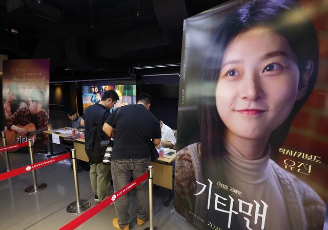 2025女性生存图鉴：被看见后被撕碎，她们正在夺回叙事权路上狂奔