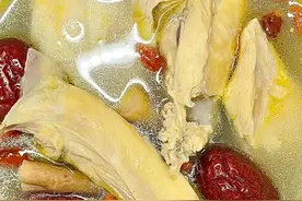 无鸡不成宴，八道滋补鸡汤收藏好，营养滋补养血气，健康好吸收图片