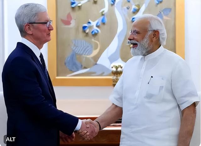 库克尴尬了：印度的镰刀，挥向苹果，要向苹果收300亿的税？