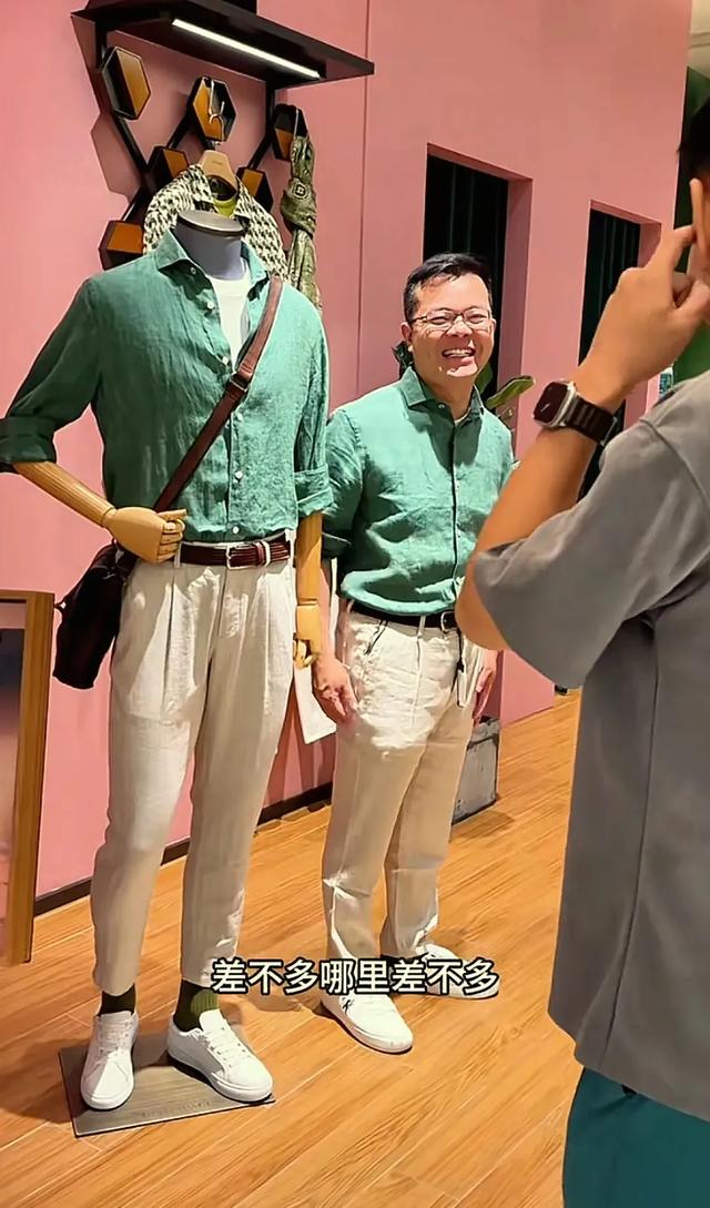 这就是向晗给金哥挑的衣服，跟模特穿的判若两人，还好成片还不错