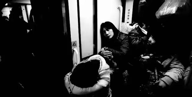 知青赴疆七年后第一次回沪探亲之旅，看哭了