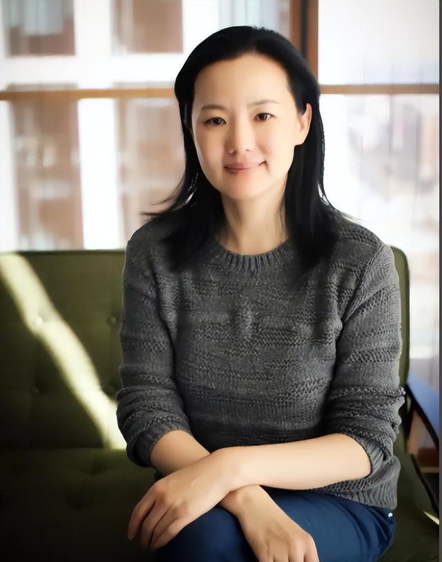 她陪伴陈道明8年，2亿身价不求名分，转身嫁王菲初恋成人生赢家