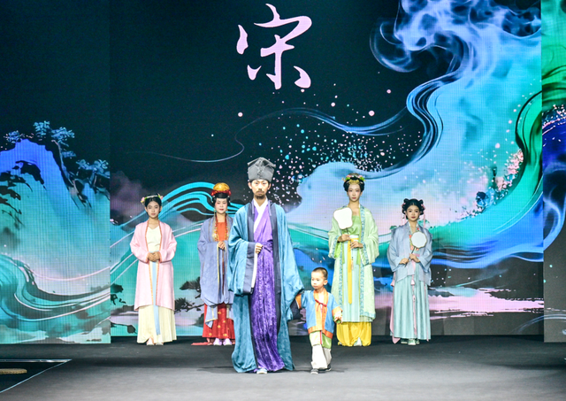 副中心开启少儿时装周！AI汉服大秀+VR体验，还有亲子工坊