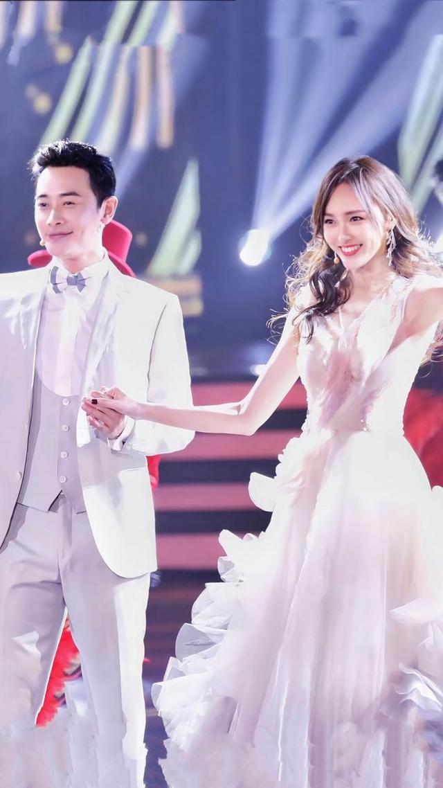 婚变传闻后，罗晋携任素汐与母亲去祈福，撕碎了唐嫣最后一丝体面