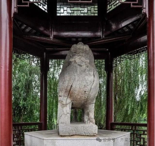 苏州东吴博物馆有一件南朝石辟邪石刻
