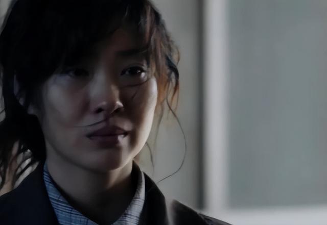 许亚军捧着，段奕宏护着，郭京飞宠着，演了55部戏，41岁终于红了