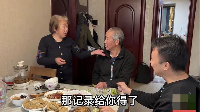京城小二:娘家人拖一辈子，婆家人顶起来 网友：亲情能这么算吗？