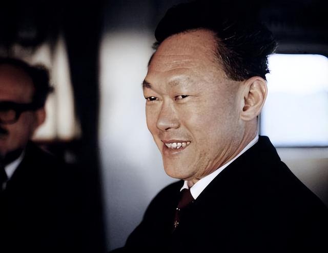 印度学者提问李光耀：印度该怎样崛起？李光耀：没有人能改变印度