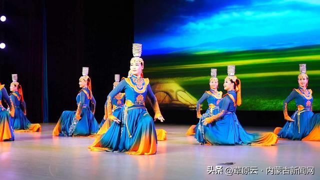 “乌兰牧骑神州行”全国巡演60周年纪念演出｜赤峰乌兰牧骑巡演：架起红山与江南文旅连心桥