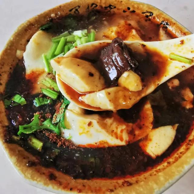 黄了！彩了！1h刹拢成都最近赏秋地，徒步拿奖牌、邂逅古寺银杏！老街美食好吃惨！