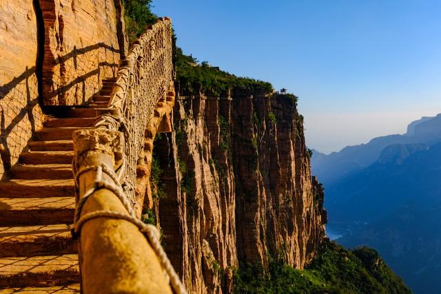 太行天路修通后，这个小山村一天涌入上万游客，村民收入翻番！