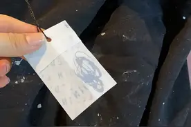 衣服上的“吊牌”别扔，放在家里有大用！可惜很多人不知道图片