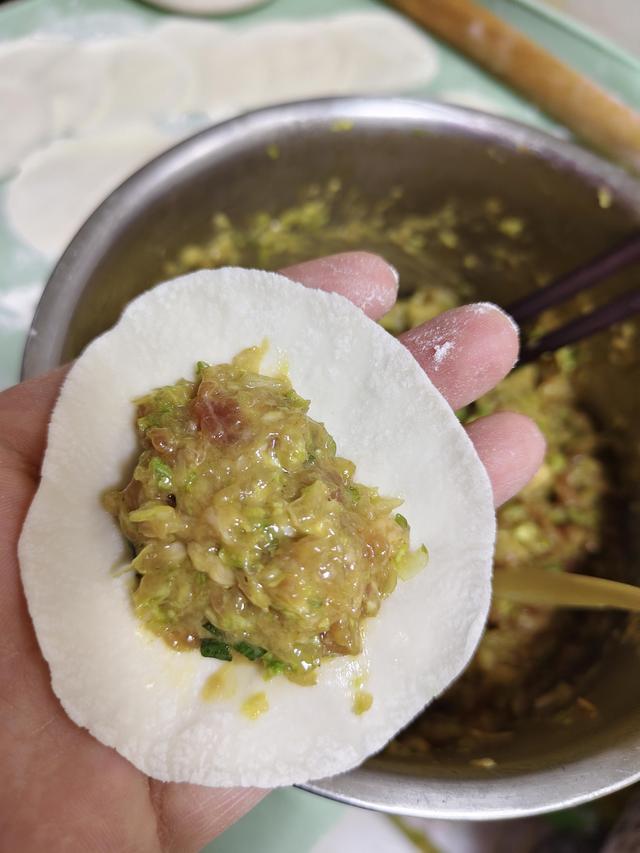 冬至吃饺子，萝卜芹菜都靠边站，这馅才是首选，太香了！