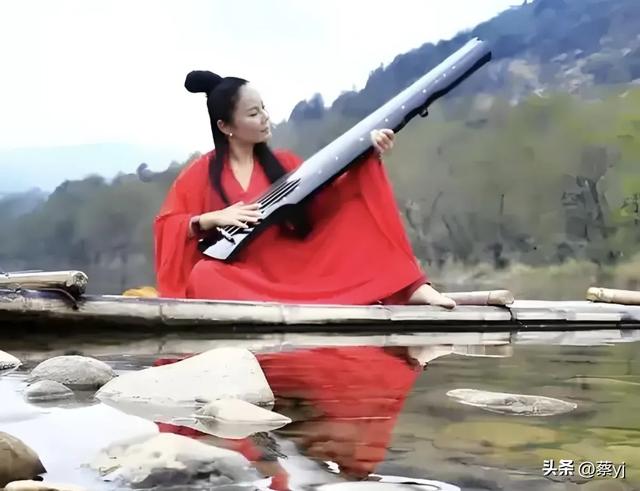 【楹联配对】落笔听风雨，邀您对下联？