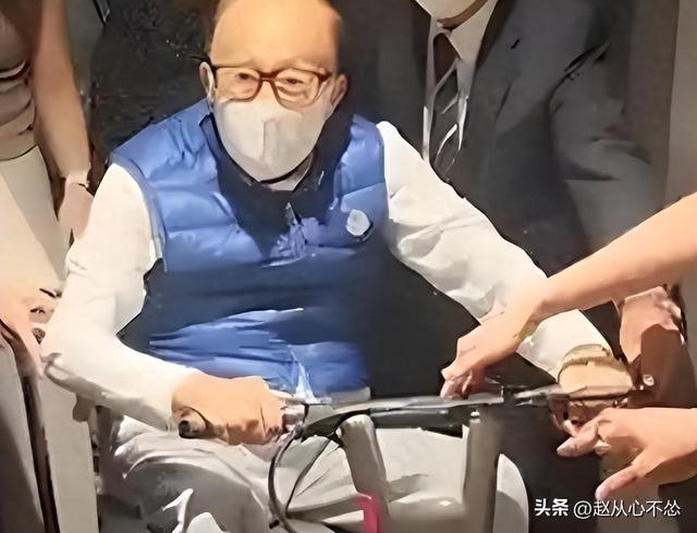 2909亿身价有何用？97岁的李嘉诚无力回天	，两个60岁儿子已成心病
