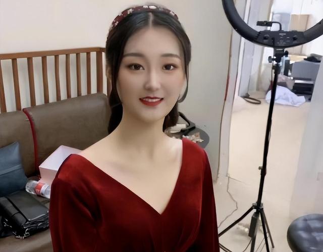 大衣哥做梦都没想到，离婚四年后	，前儿媳陈亚男还是不愿放过自己