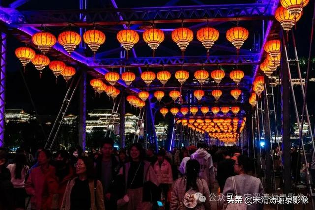 甘肃兰州：兰州两日游之兰州黄河铁桥中山桥夜景醉人 大气磅礴