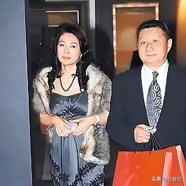 包养情人无数，娶初中同学女儿为妻，玩老婆闺蜜，视色如命的富豪