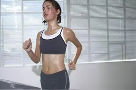 如果你出汗发酸发臭，一定要引起重视，这是身体发出的预警信号！图片