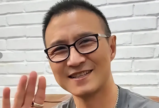 章子怡也没想到，离婚刚两年的54岁汪峰，竟走上了另一条上坡路