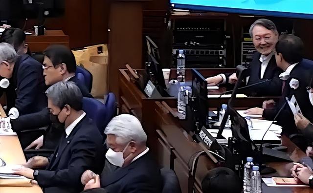 一听到死刑，尹锡悦脸色涨红	，韩国对华通报：已纠正前政府的大错