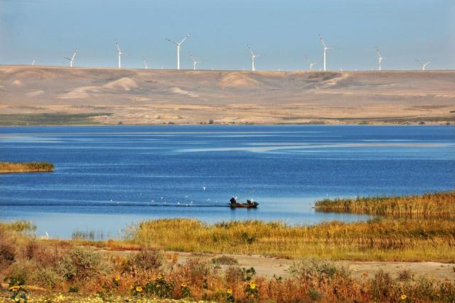 不是冰岛！不是贝加尔！去这个人少静谧的蓝冰秘境，感受冰河奇缘