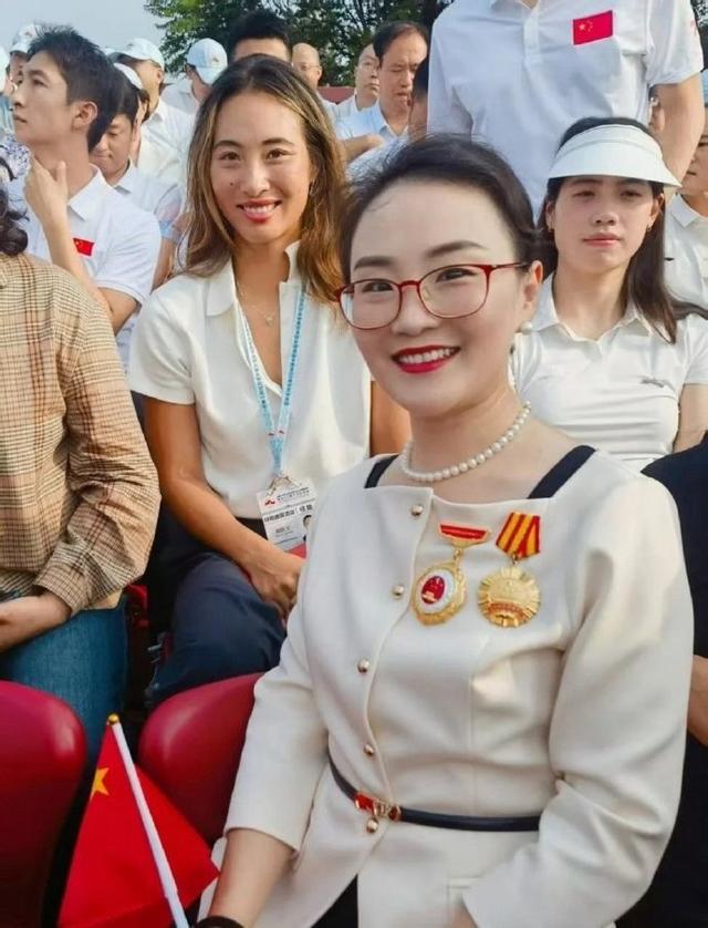 九三盛大阅兵！霍启刚姚明意外同框，郑钦文太兴奋，马龙太低调