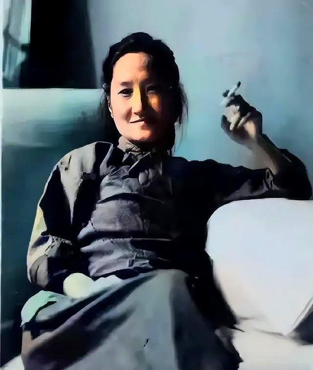 陆小曼有多美？26岁和翁端午游西湖的留影，青春靓丽娇俏可人！